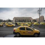 Taximetriștii din București au ieșit la protest. &bdquo;Nu vă mai bateți joc de noi, dați străinii afară&rdquo;