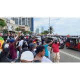 Proteste violente &icirc;n Sri Lanka. Preşedintele a părăsit reşedinţa oficială