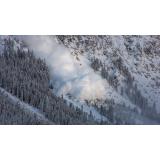 Risc major de avalanșe, la munte, p&acirc;nă miercuri seară. ANM anunță nivel de alertă gradul 4 &icirc;n Carpații Occidentali și &icirc;n vestul celor Meridionali