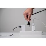 Rom&acirc;nii fac economie la electricitate. Consumul casnic a scăzut dramatic 