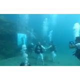 VIDEO Nuntă ieșită din tipare. Doi tineri s-au căsătorit la 6 metri sub apă