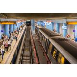 Posibilă tentativă de suicid la stația de metrou Basarab. Un bărbat a căzut pe șinele liniei de metrou