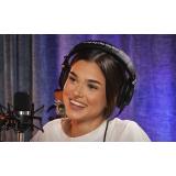 Ce pofte de gravidă are Theo Rose. Artista le-a cerut ajutorul fanilor din mediul online