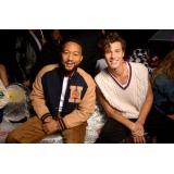 Tommy Hilfiger s-a &icirc;ntors la Fashion Week &icirc;n New York cu o experiență multiverse pentru podiumul Tommy Factory și cu invitați faimoși 