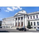 Universitatea din Craiova revine la cursurile online pentru a economisi curent electric. Ce părere au studenții
