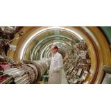 Straniul caz al cercetătorului care a supraviețuit după ce un fascicul din acceleratorul de particule i-a trecut prin creier