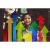 Cum arată viața tinerilor &icirc;n vremuri de criză: distracție cu moderație și cumpătare &icirc;n ceea ce privește moda