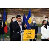 VIDEO George Simion, reținut de mascați &icirc;n Piața Victoriei. Liderul AUR s-a ales cu dosar penal