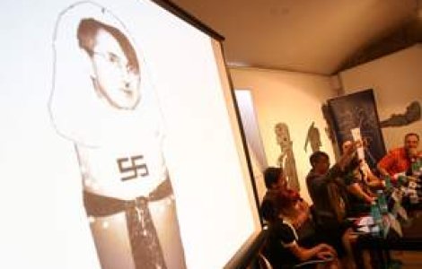 Scandalul poneiului cu zvastica pe crupa sau 'cum sa ii explici unui iepure mort pictura'