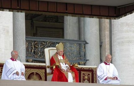 Doar 14 % dintre britanici vor sa il vada pe Papa