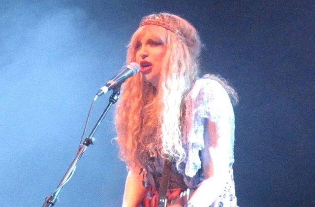 [VIDEO] Courtney Love, cover dupa "Bad Romance"