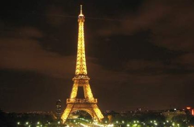 [VIDEO] Alerta la Paris: Amenintare cu bomba la Turnul Eiffel!