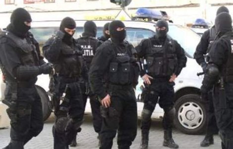 Craiova: Perchezitie la locuinta unui tanar suspectat de propagarea mesajelor jihadiste