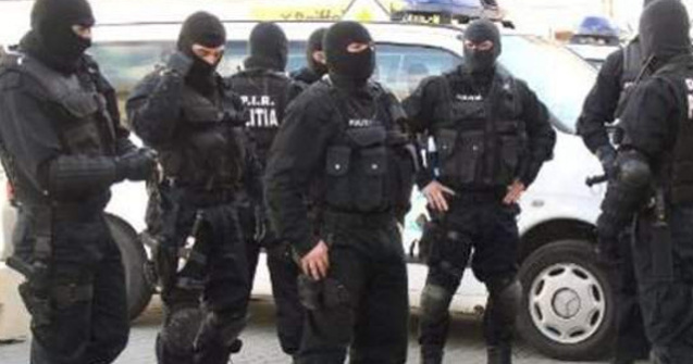 Craiova: Perchezitie la locuinta unui tanar suspectat de propagarea mesajelor jihadiste