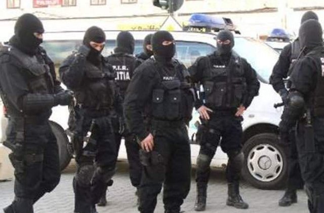 Craiova: Perchezitie la locuinta unui tanar suspectat de propagarea mesajelor jihadiste