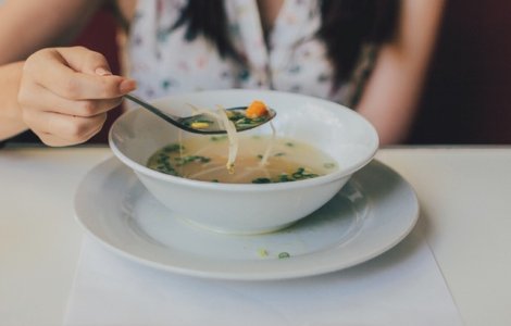 Aceasta lingura va face viata persoanelor cu dizabilitati mai usora