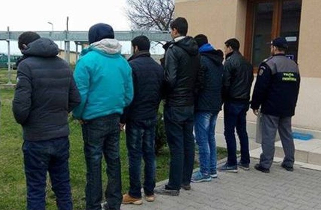Grup de 18 migranti, descoperit de politisti in apropierea unei pensiuni din Timisoara