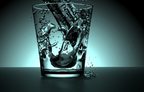  Top  Experimenteaza si tu beneficiile! De ce este bine sa bei un pahar de apa inainte de culcare