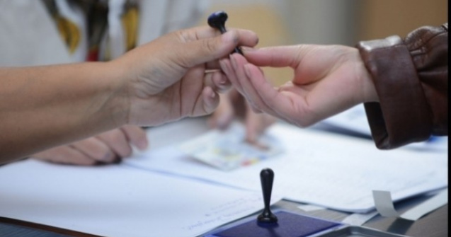 Iasi: O femeie, membra in comisia unei sectii de votare, a votat si pentru sotul ei