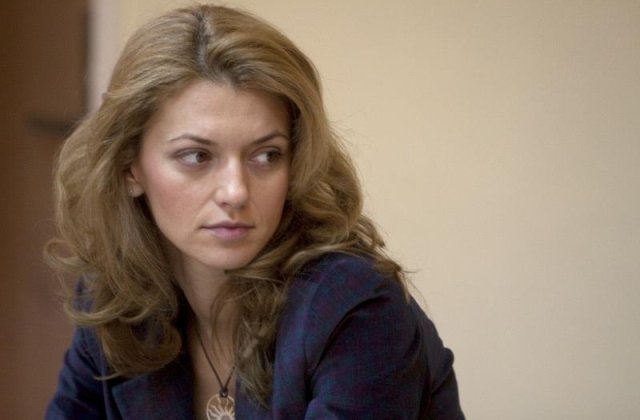 PNL intra in sedinta. Demisia Alinei Gorghiu, tema principala