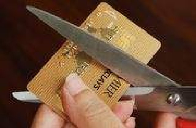 Conturile romanilor care nu si-au platit taxele, blocate