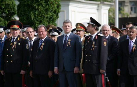 Politistii protestatari, amenintati de Blaga