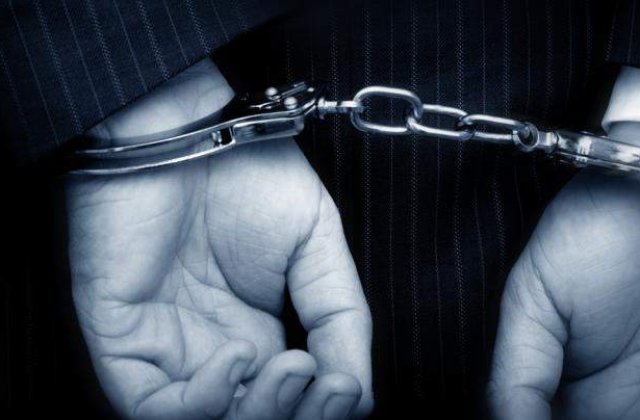 Dolj: Politisti arestati pentru camatarie