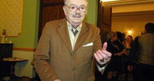 Un leu, salariul incasat de directorul teatrului Excelsior