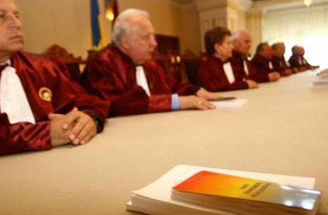 CCR: Legea majorarii salariilor in educatie si sanatate, constitutionala. Eliminarea taxelor, amanata