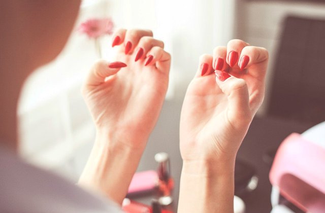 13 modele superbe de manichiura de Craciun