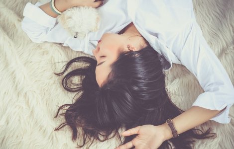  Top  Iti distrug parul! Cele 5 greseli pe care le faci inainte de culcare