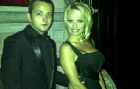 Vizita Pamelei Anderson in Romania, un mare fas?