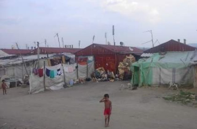 Financial Times: CE da dovada de "isterie" in problema romilor