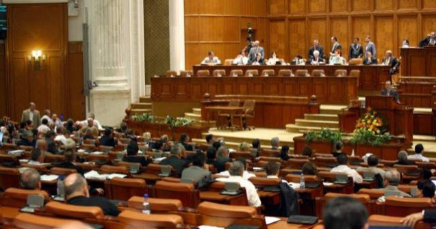 Te supara politicienii? Critica-i!