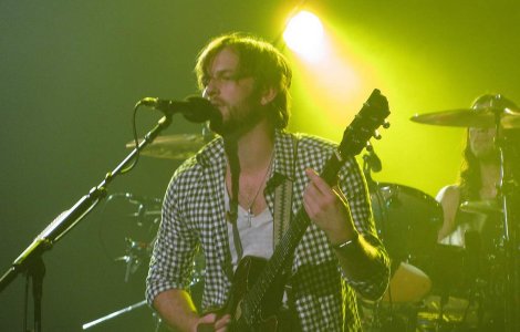 Solistul trupei Kings Of Leon s-a logodit