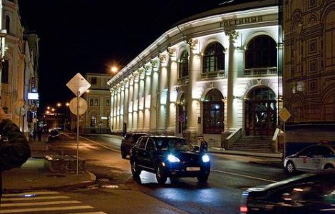 Sankt-Petersburg: Militantii extremisti au rasturnat masini de politie