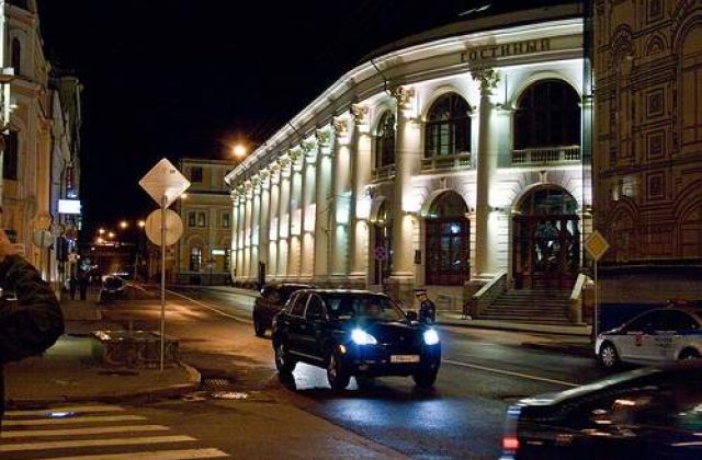 Sankt-Petersburg: Militantii extremisti au rasturnat masini de politie