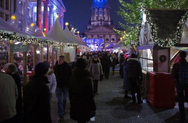 [Video] [Foto] Atentat la Berlin: Un camion a intrat in multime la un targ de Craciun
