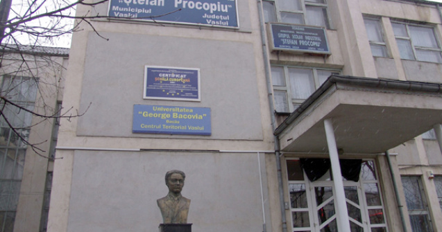 Elev din Vaslui, transportat la spital dupa ce a fost batut de un coleg in timpul orelor