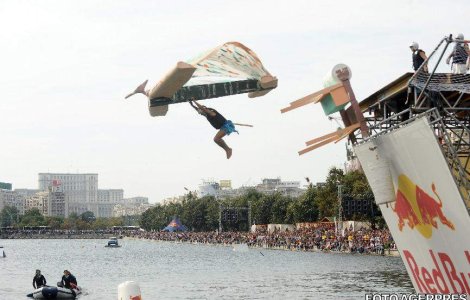 Femeia ranita la concursul Flugtag s-ar putea reface complet