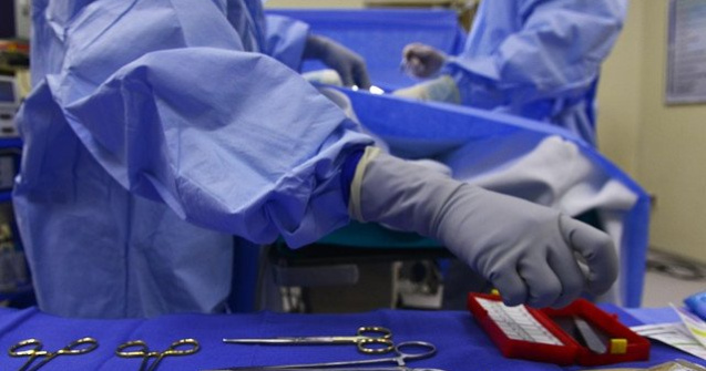 Premiera mondiala: Un polonez nascut fara o mana a beneficiat de o grefa