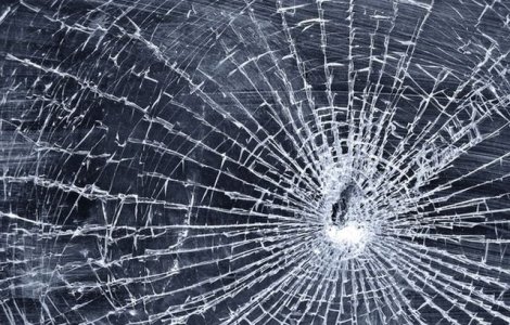 Doi morti si 15 raniti, dupa ce doua microbuze cu pasageri s-au ciocnit, in Mehedinti