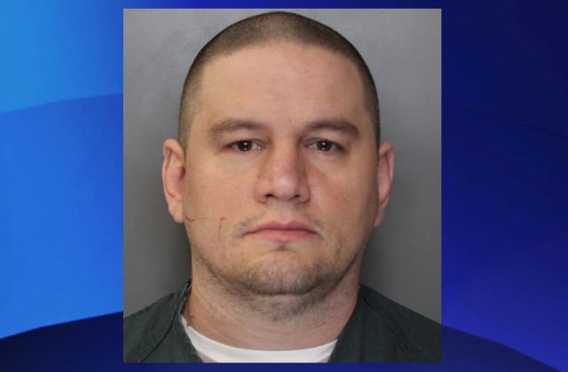 Un rus a declansat o alerta de securitate dupa ce a intrat cu automobilul intr-un aeroport, pentru a-si intampina iubita