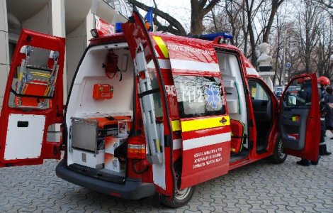 Aproape o mie de apeluri la Ambulanta Bucuresti - Ilfov