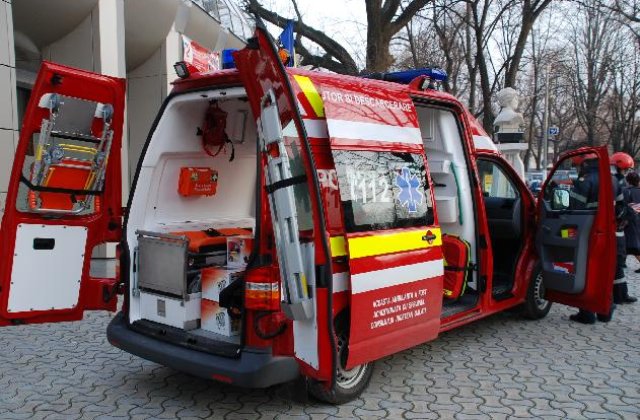 Aproape o mie de apeluri la Ambulanta Bucuresti - Ilfov in ziua de Craciun, dintre care 480 urgente de cod rosu si galben