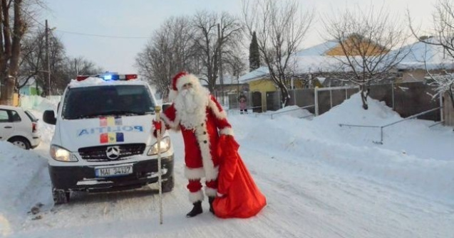 Traficanti de droguri, prinsi in flagrant de politisti deghizati