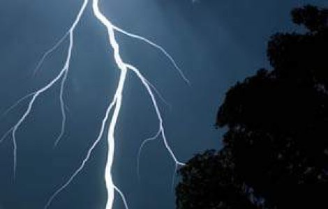 Dupa trei zile de canicula, week-end cu vijelii