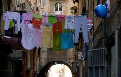 Orasul italian Neapole, ingropat in gunoaie