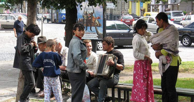 UNESCO: 50% dintre copii romi nu merg la scoala