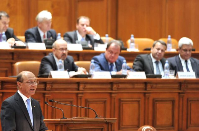 [VIDEO] Basescu: Politistii protestatari au subminat autoritatea statului roman